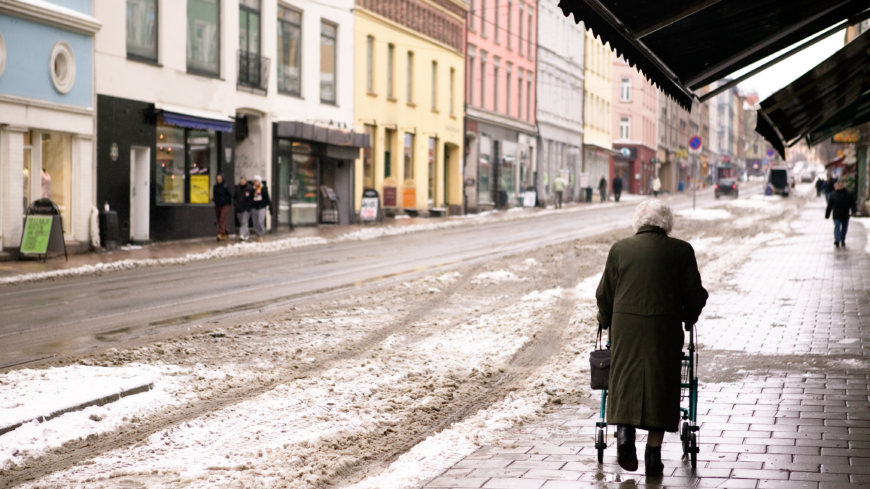 I forskningsstudien från Lunds Tekniska Universitet svarade 70 procent att de upplever någon form av oro kring att ramla.  Foto: Shutterstock